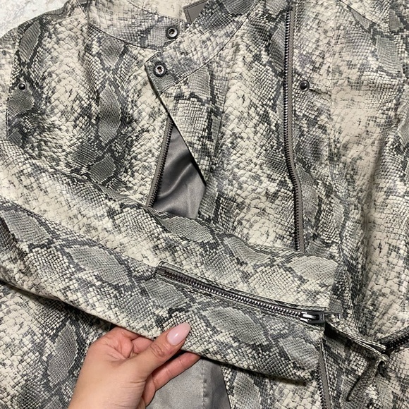 Faux leather jacket - Picture 4 of 5